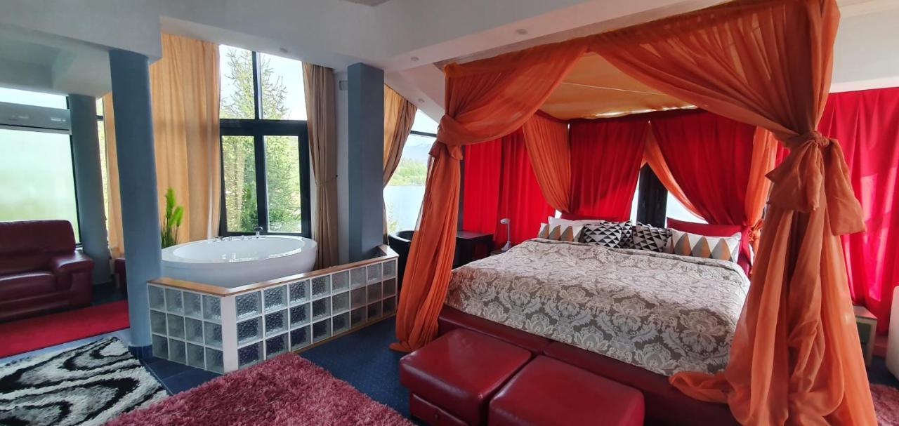 Vila Franceza - Cazare Cu Jacuzzi Pe Malul Lacului Colibiţa Exterior foto