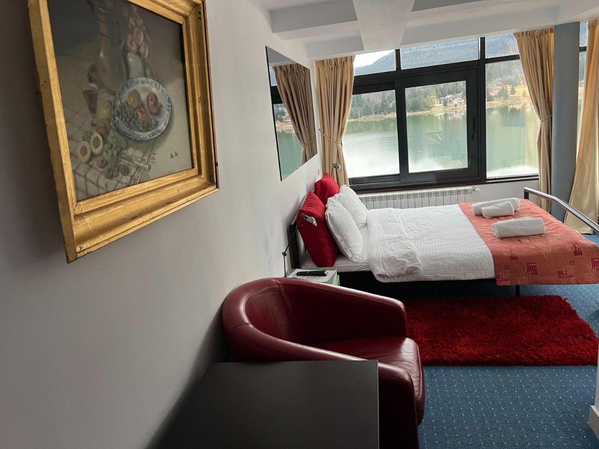 Vila Franceza - Cazare Cu Jacuzzi Pe Malul Lacului Colibiţa Exterior foto