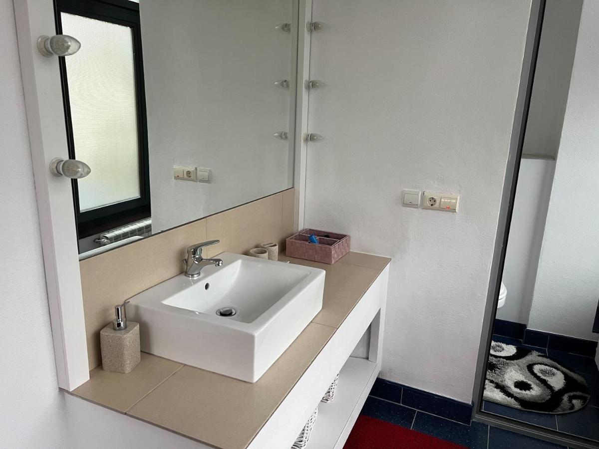 Vila Franceza - Cazare Cu Jacuzzi Pe Malul Lacului Colibiţa Exterior foto