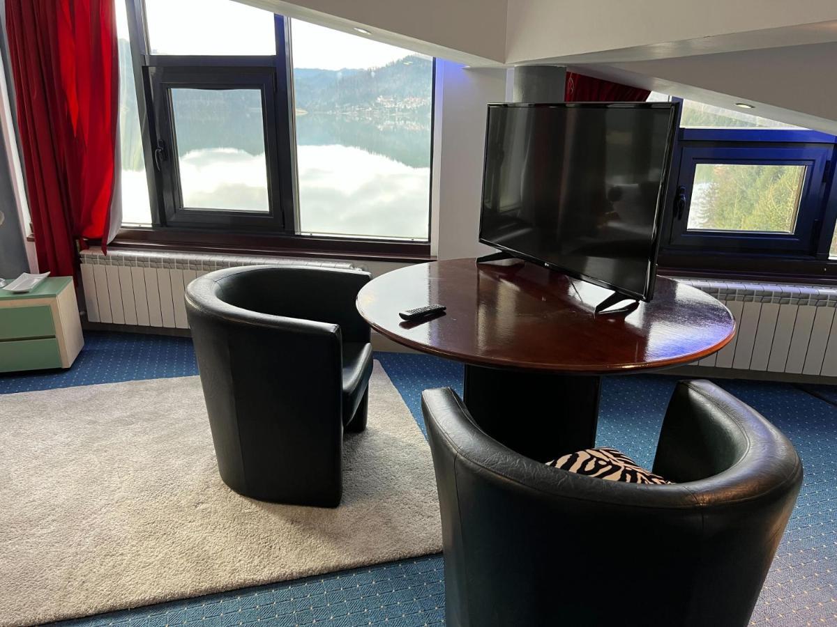 Vila Franceza - Cazare Cu Jacuzzi Pe Malul Lacului Colibiţa Exterior foto