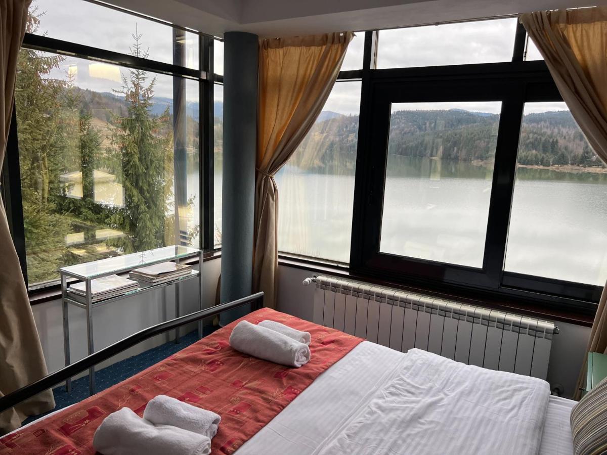 Vila Franceza - Cazare Cu Jacuzzi Pe Malul Lacului Colibiţa Exterior foto