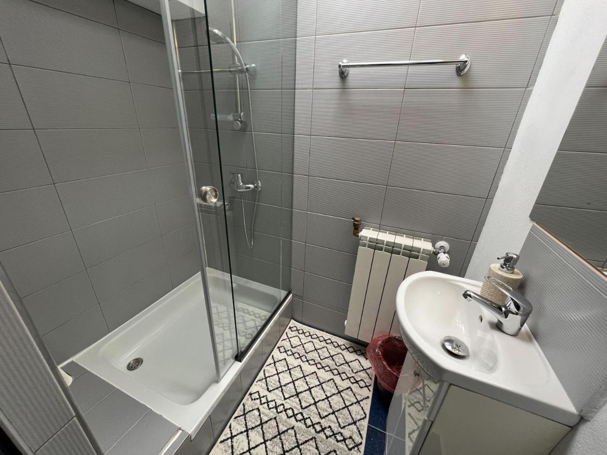 Vila Franceza - Cazare Cu Jacuzzi Pe Malul Lacului Colibiţa Exterior foto